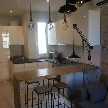 Cosy Loft Sagrada Familia Apartament *